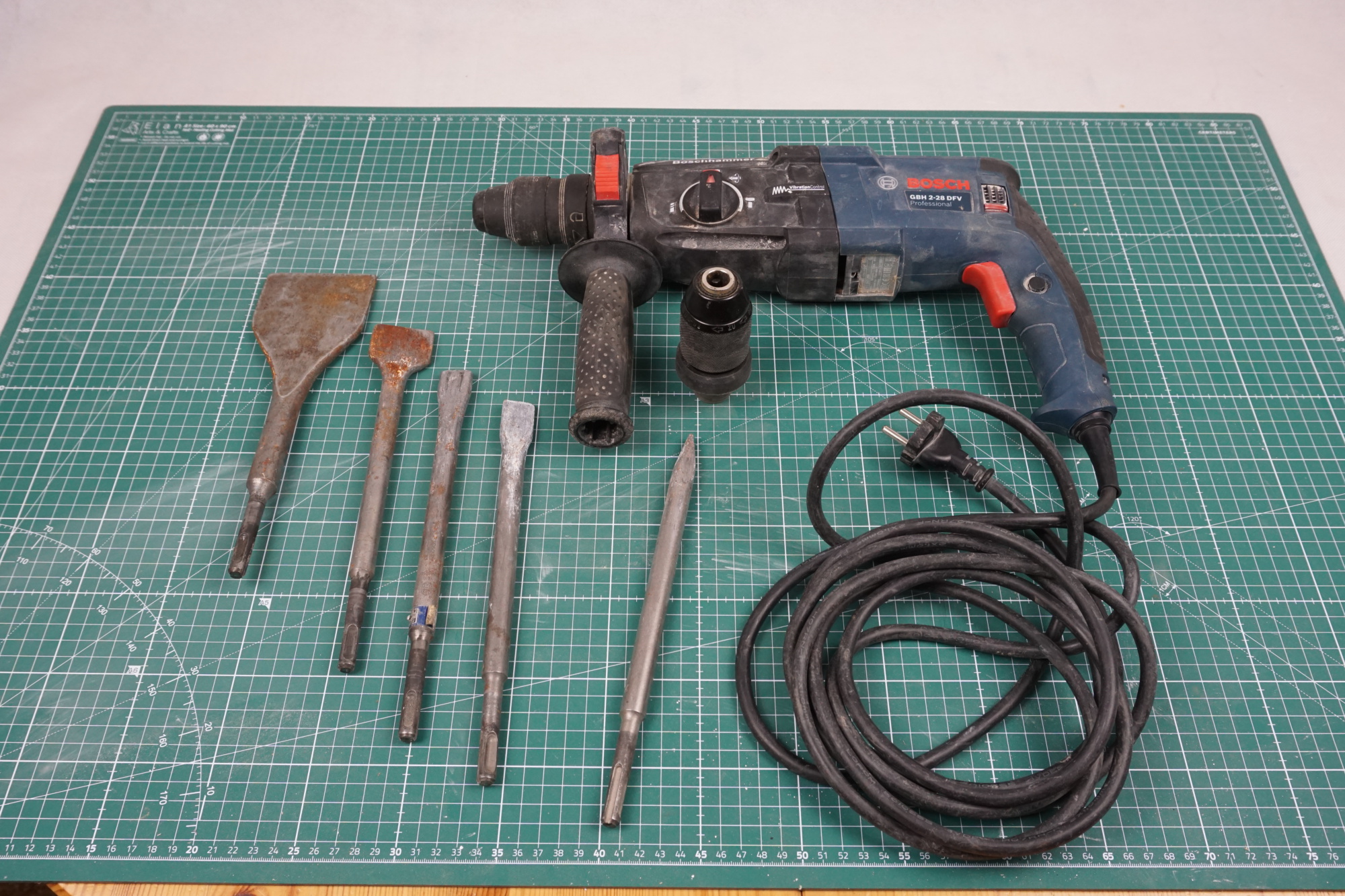 Bohr- und Meißelhammer mit Wechselfutter und Meißel-Set