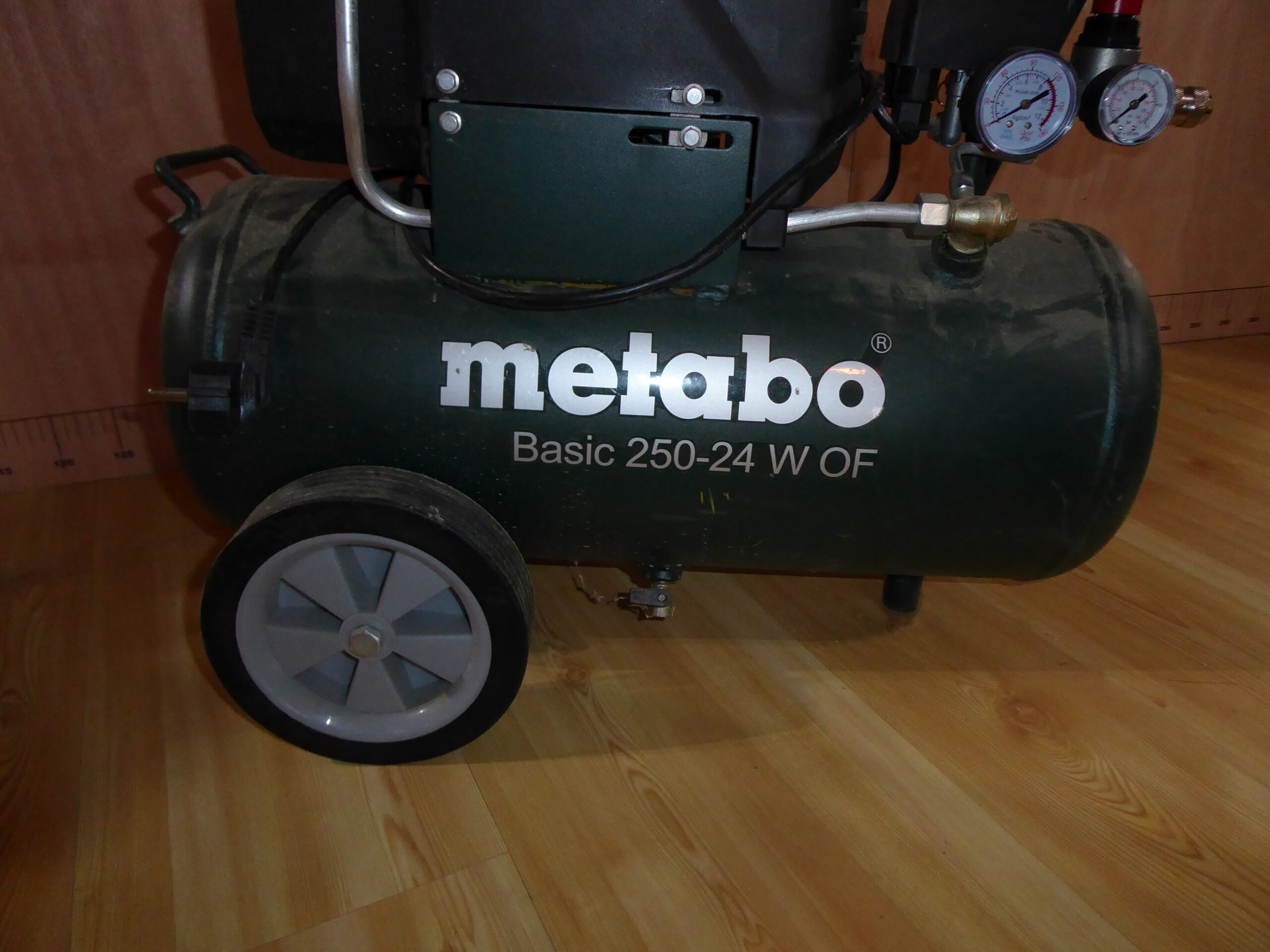 Kompressor Basic 250-24 W OF – 24-Liter-Druckluftkompressor (ölfrei) – Bild 2