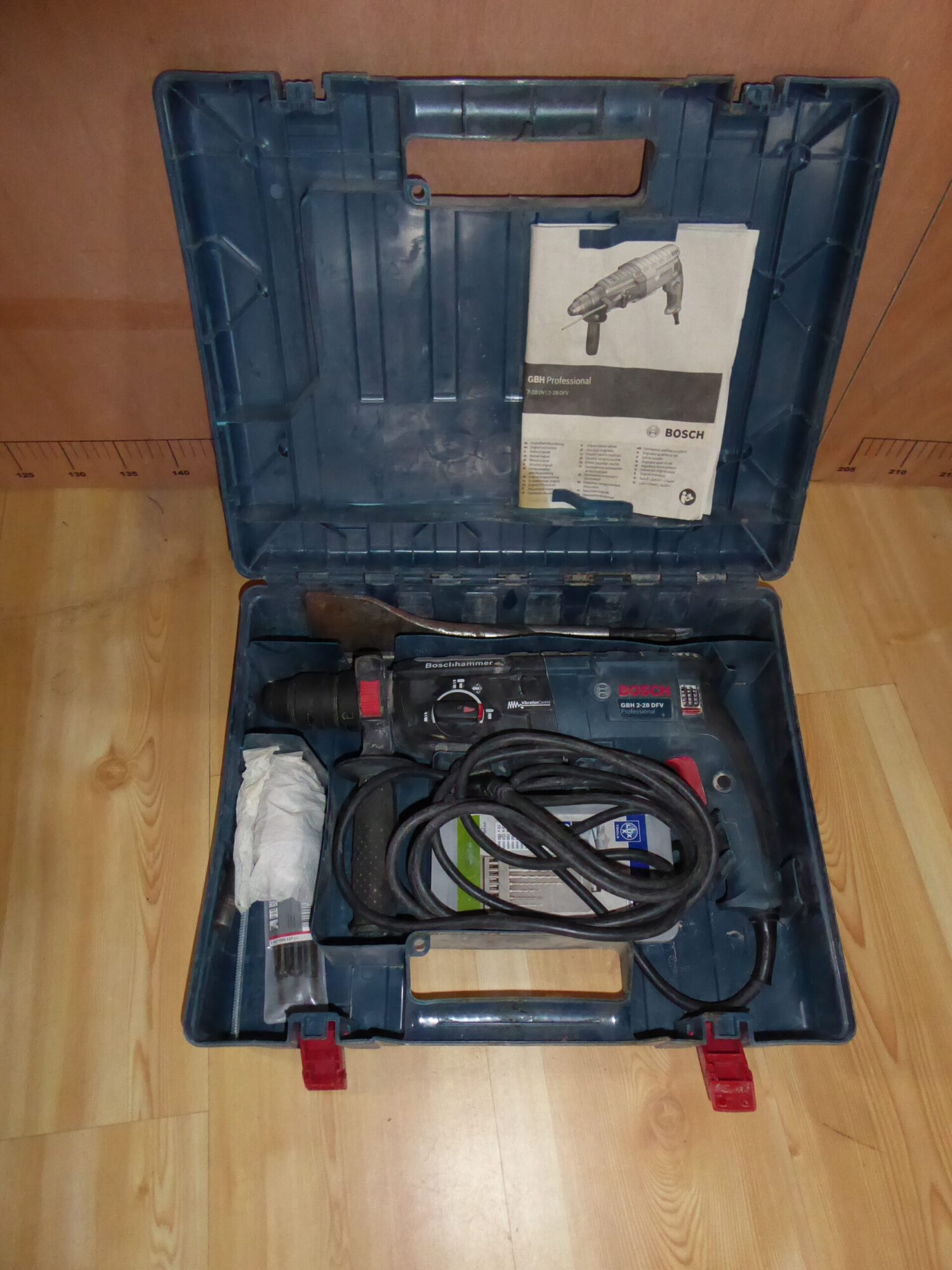 Bohr- und Meißelhammer mit Wechselfutter und Meißel-Set – Bild 3