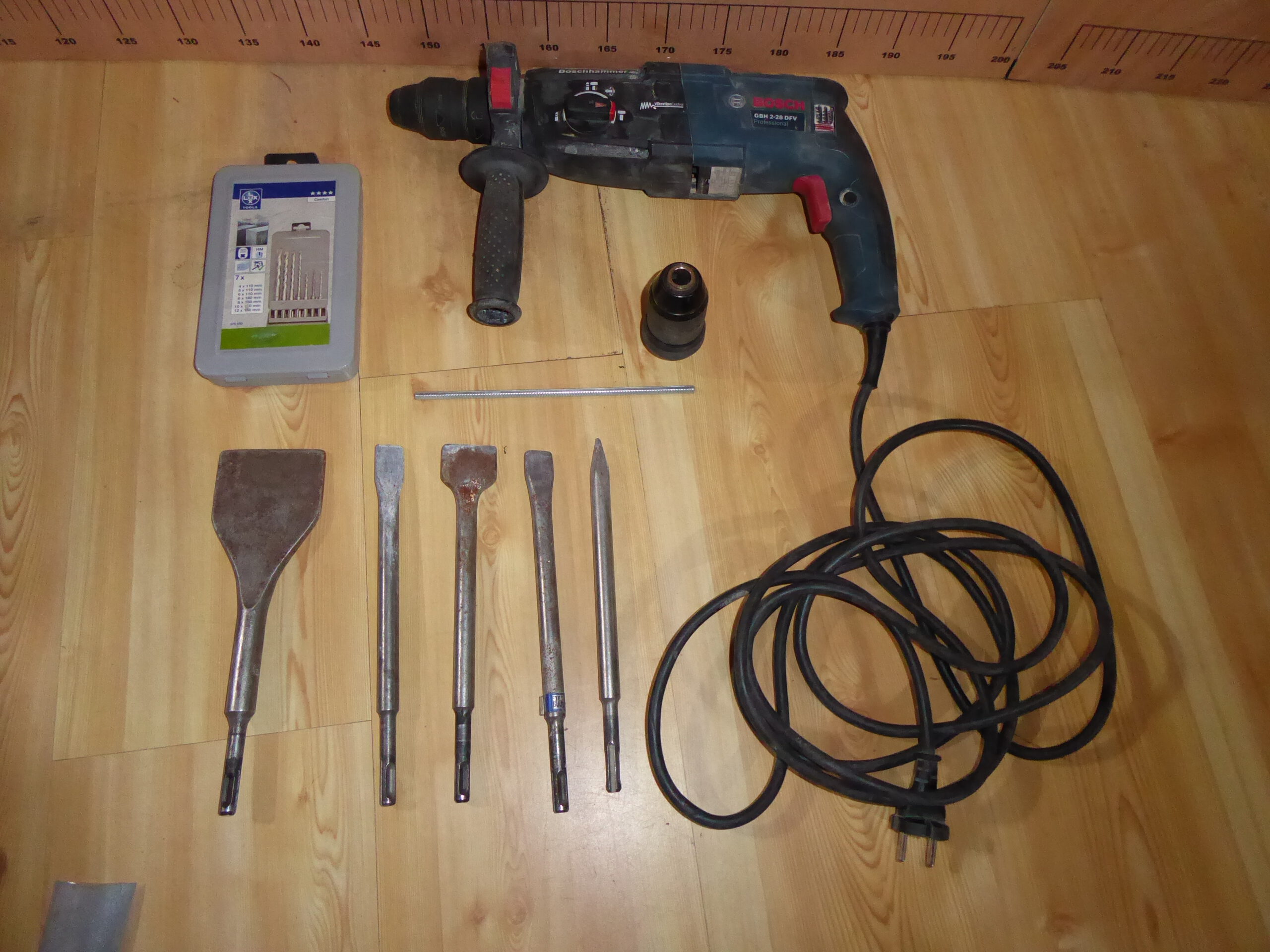 Bohr- und Meißelhammer mit Wechselfutter und Meißel-Set – Bild 5