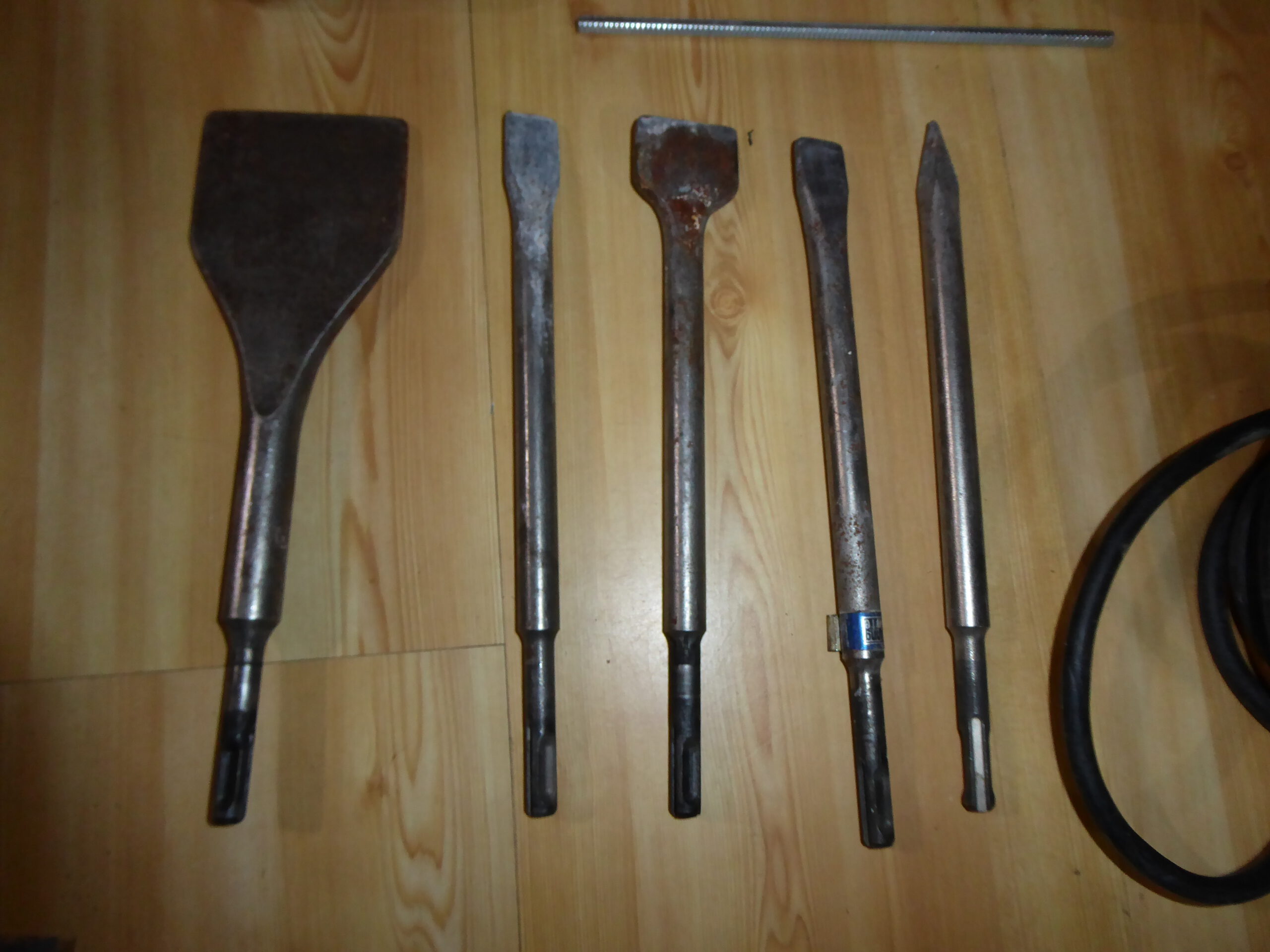 Bohr- und Meißelhammer mit Wechselfutter und Meißel-Set – Bild 6
