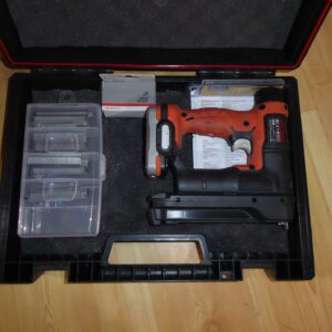 Akku-Tacker und -Nagler mit Klammer- und Nagelsortiment