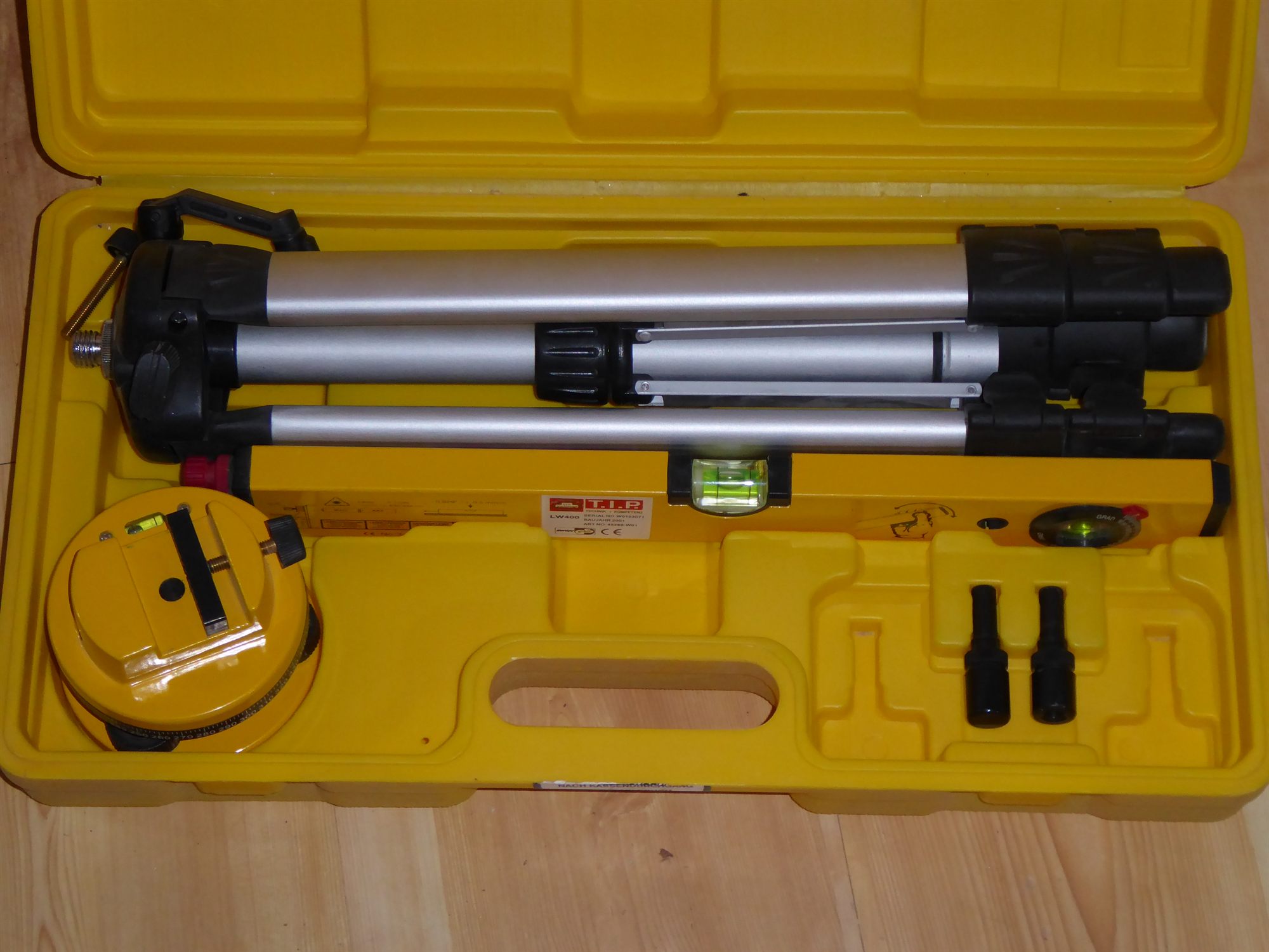 T.I.P. Laser-Nivelliergerät mit Stativ