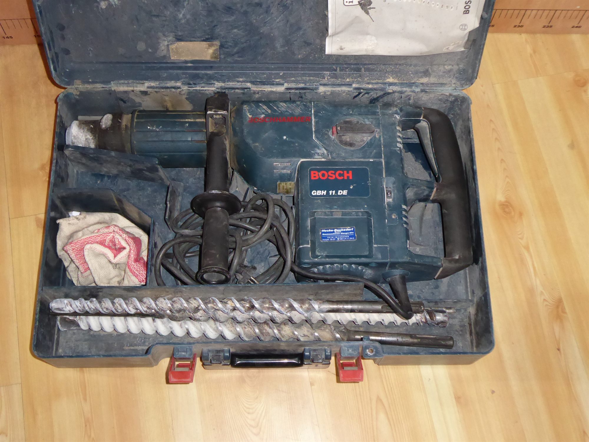 Kombihammer mit SDS-max und Bohrersatz