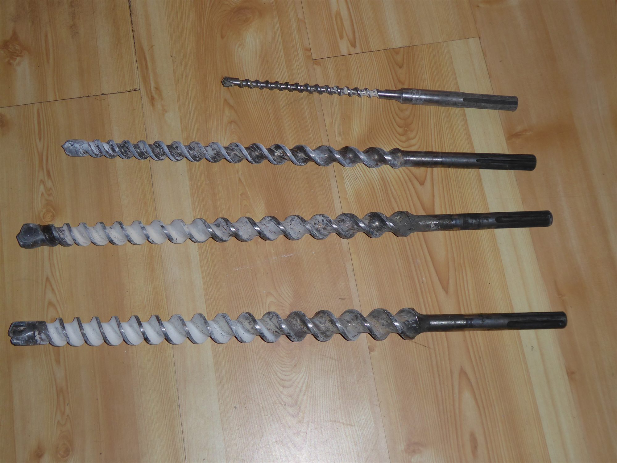 Kombihammer mit SDS-max und Bohrersatz – Bild 3