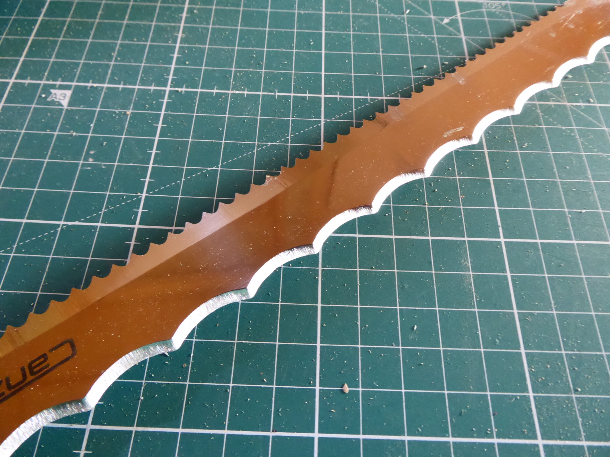 Dämmstoffmesser mit Wellenschliff und Sägezahnung – Bild 2